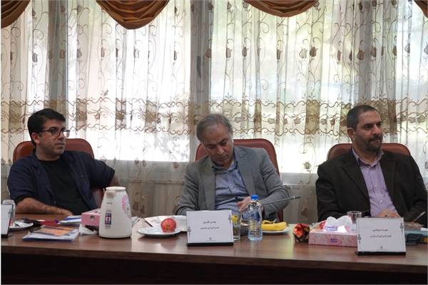 نشست خبری مدیر کل و مدیران بنادر و دریانوردی استان هرمزگان با اصحاب رسانه