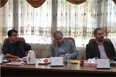 نشست خبری مدیر کل و مدیران بنادر و دریانوردی استان هرمزگان با اصحاب رسانه