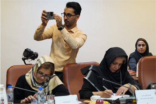 نشست خبری مدیر کل و مدیران بنادر و دریانوردی استان هرمزگان با اصحاب رسانه