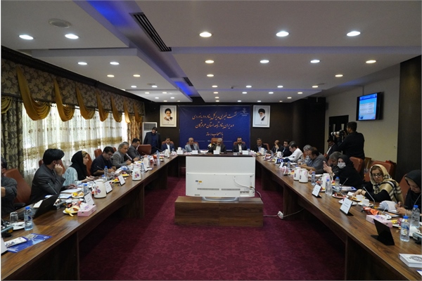نشست خبری مدیر کل و مدیران بنادر و دریانوردی استان هرمزگان با اصحاب رسانه