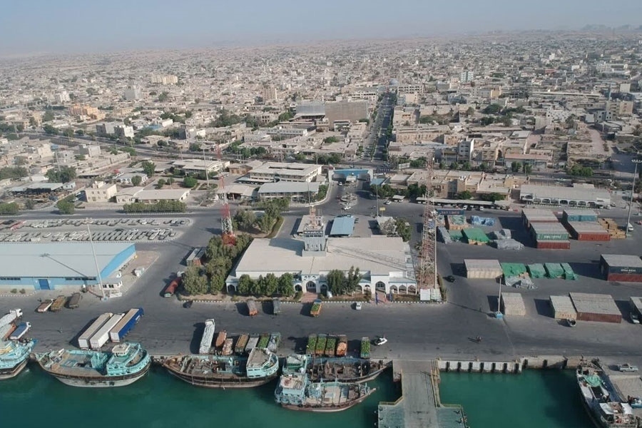 تبدیل «بندرلنگه» به قطب تجارت دریایی با آغاز عملیات خشکی بندر «مروارید» در دهه‌فجر