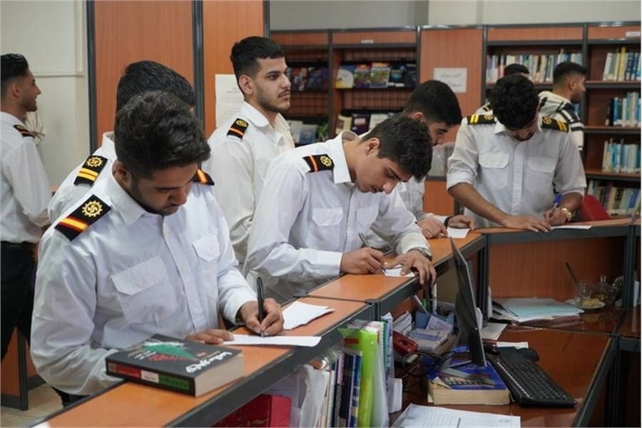 بازدید دانشجویان رشته های دریانوردی استان گیلان از بندرانزلی