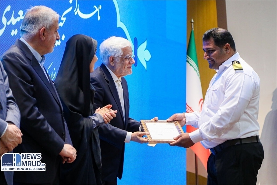 تقدیر از 2 ناخدای هرمزگانی در مراسم تجلیل از خادمان برتر سفرهای نوروزی ۱۴۰۴