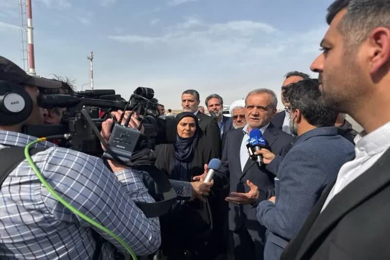 رئیس جمهور وارد بندرعباس شد